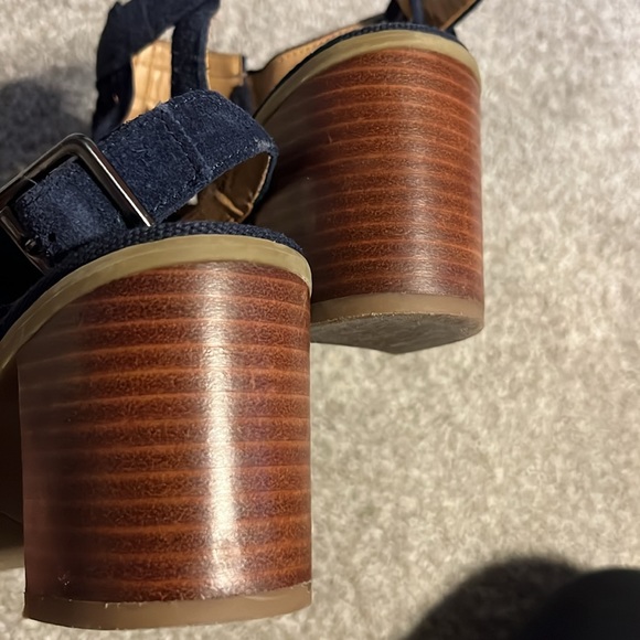 Franco Sarto 6.5 navy suede sandals. Heel 2.5” wooden. - Picture 8 of 11